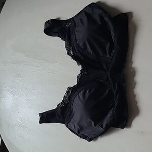3X Rhonda Shear black laced bra.